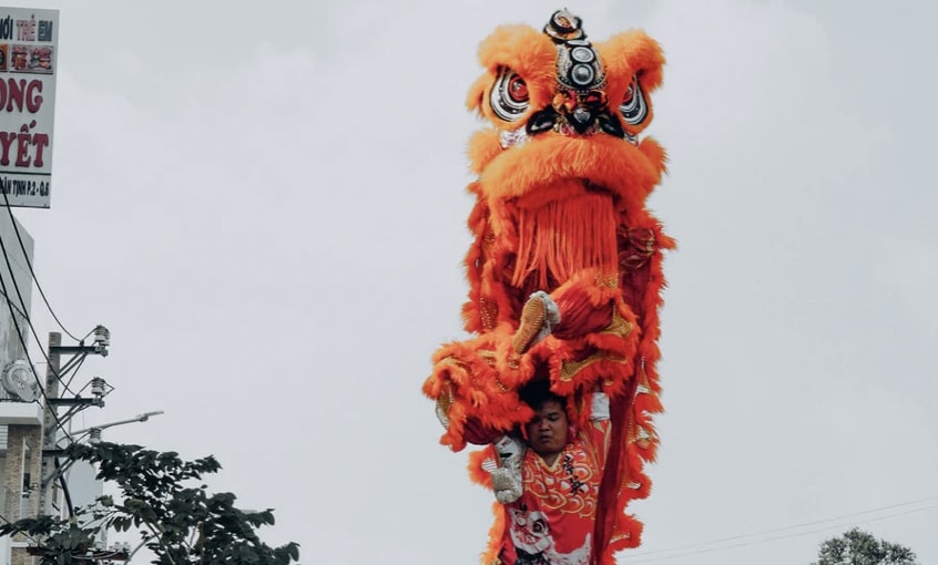 tradisi imlek di indonesia barongsai