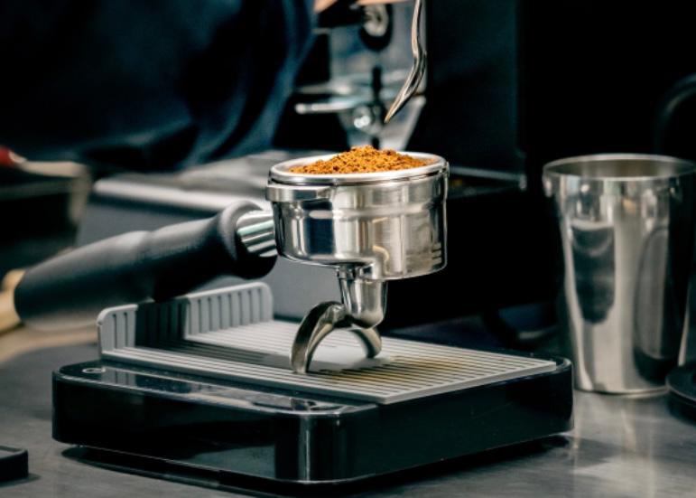 cara menggunakan coffee maker portafilter